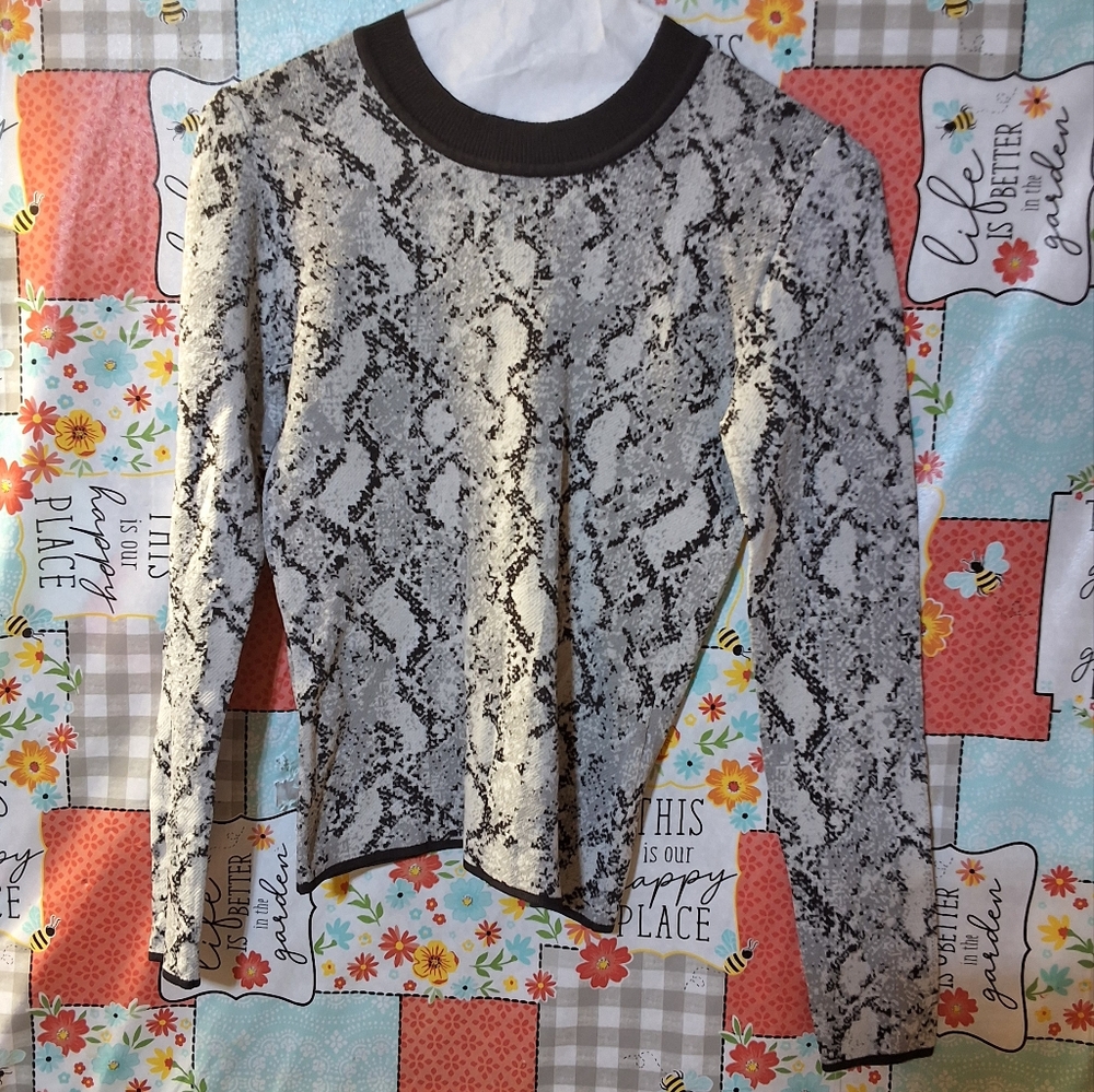NWT RACHEL ROY GRAY OPEN BACK PRINTED LONG SLEEVE SHIRT JEWEL NECK TOP